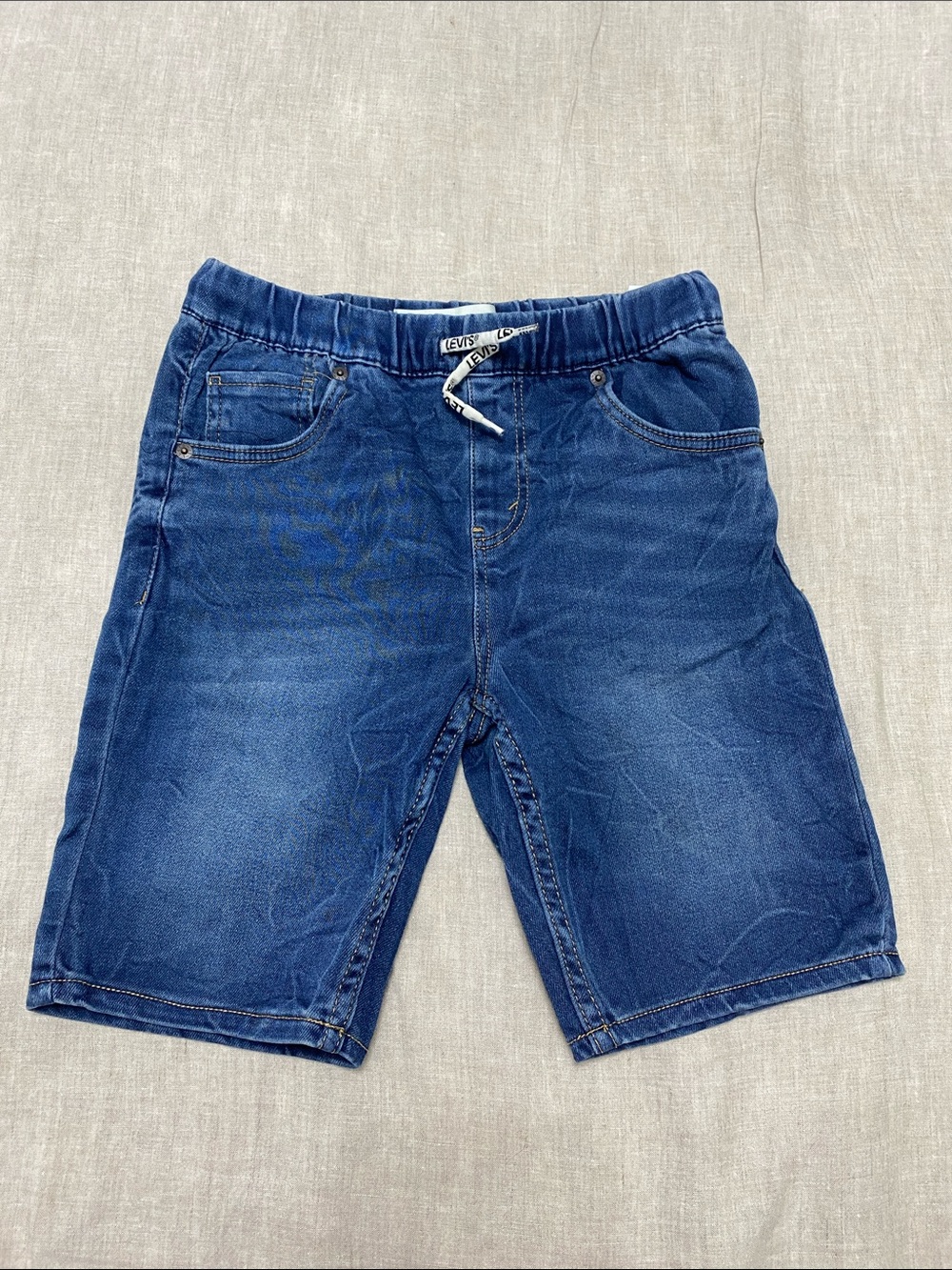 Levi’s pull on shorts size 10-12
